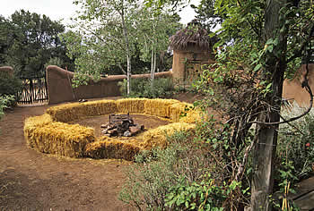 carol-anthony_sanctuario_-hay-bale-circle_mann_002